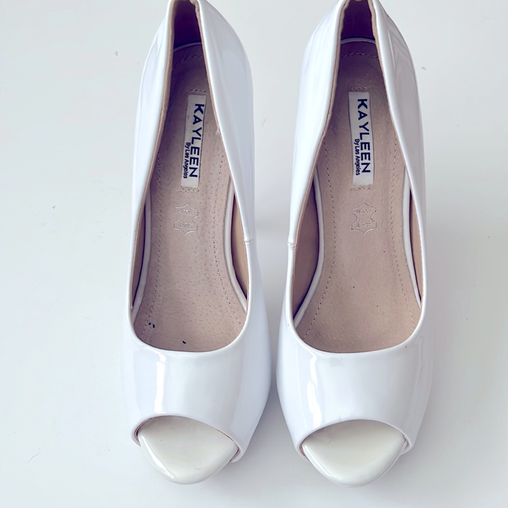 Kayleen Women’s white patent leatherette peep toe platform stiletto pump